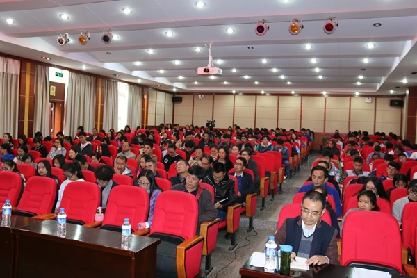 报告会现场