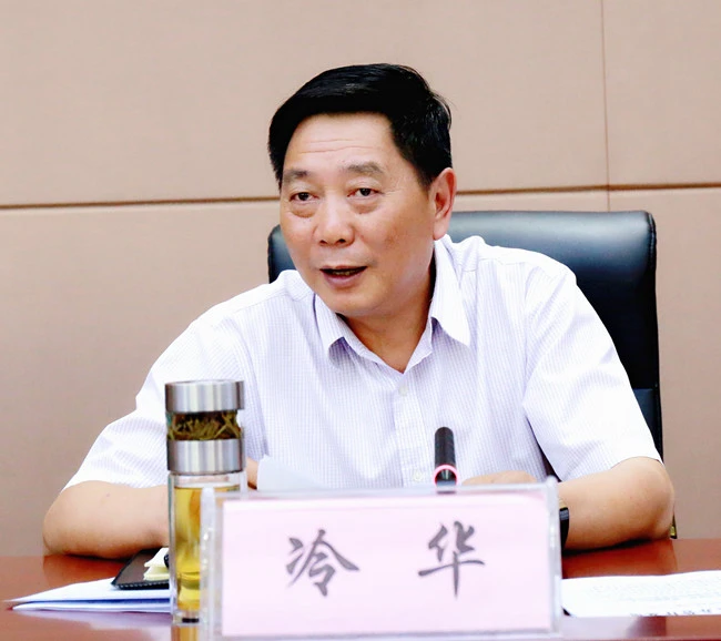 省林业厅党组书记、厅长冷华主持会议