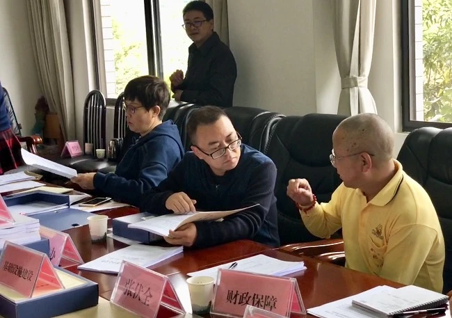 省委编办、省住建厅等成员单位查看改革档案台账